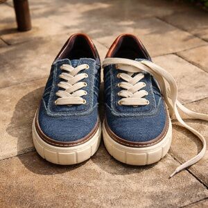 Vince Camuto Reilly Blue Denim Frayed Platform Sneakers Size 8.5